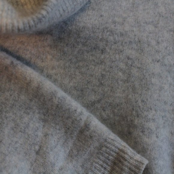 ☁️Soft Cashmere Turtleneck Sweater☁️ - Picture 2 of 4